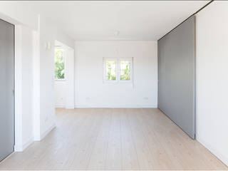 Cascais - Renovação Total - Bairro dos Pescadores - T2 , Commerzn - Boutique Property Developer Commerzn - Boutique Property Developer Minimalist living room Wood Wood effect