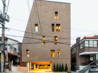 대조동 '칠월', 서가 건축사사무소 서가 건축사사무소 Casas estilo moderno: ideas, arquitectura e imágenes Ladrillos