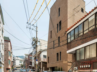 대조동 '칠월', 서가 건축사사무소 서가 건축사사무소 Casas estilo moderno: ideas, arquitectura e imágenes Ladrillos