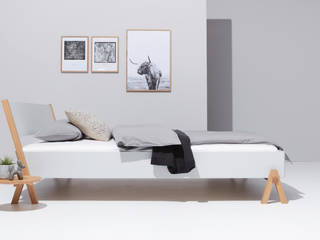 boq Bett, studio michael hilgers studio michael hilgers Minimalist bedroom Wood