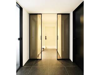 싱크로 슬라이딩도어, synchronized slide move, 양개슬라이딩도어, WITHJIS(위드지스) WITHJIS(위드지스) Modern corridor, hallway & stairs Aluminium/Zinc Black