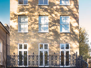 London Garden - Metal Balcony and Staircase, British Spirals & Castings British Spirals & Castings 발코니