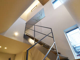 都市における都市のための快適で省エネなパッシブモダン住宅, タイコーアーキテクト タイコーアーキテクト Stairs