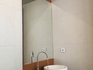 rumah antapani J12 bandung, indra firmansyah architects indra firmansyah architects Industrial style bathroom