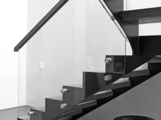 Staircases, REIS REIS Vestíbulos, pasillos y escalerasEscaleras Hierro/Acero
