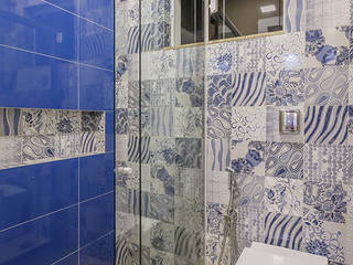 Banheiro com Mosaico de Ladrilhos Coloridos, Estúdio Luciana Zamecki Estúdio Luciana Zamecki Ванна кімната