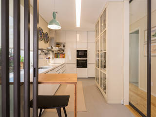 Moradia em Leça da Palmeira - SHI Studio Interior Design, ShiStudio Interior Design ShiStudio Interior Design Kitchen units