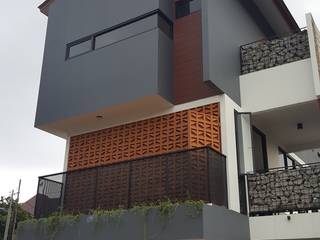 Casa De Sirsak, agata architects agata architects Atap datar Batu Bata
