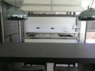 Cocina en vivienda unifamiliar en Madrid, MAQUINARIA PINAR SL MAQUINARIA PINAR SL مطبخ ذو قطع مدمجة حديد