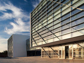 Edifício AIRC - Coimbra, SAM'S - Soluções em alumínio e PVC SAM'S - Soluções em alumínio e PVC Rustic style windows & doors