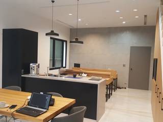 老舊辦公室變身極簡現代風, XY DESIGN - XY 設計 XY DESIGN - XY 設計 Phòng học/văn phòng phong cách tối giản