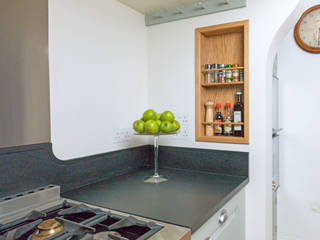 Kensington Kitchen designed and made by Tim Wood, Tim Wood Limited Tim Wood Limited Nhà bếp phong cách hiện đại Gỗ Green