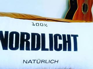 NORDLICHT, Sommerhusdesign Sommerhusdesign オリジナルデザインの リビング 綿 白色