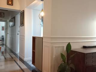 Residential Apartment , STUDIO AT DESIGN STUDIO AT DESIGN Colonial style corridor, hallway& stairs