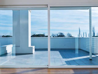 Porta finestra Scorrevole in PVC Salamander, DGV metal srl DGV metal srl Industriale Fenster & Türen Holz-Kunststoff-Verbund