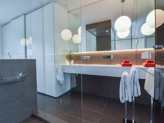 REFORMA SUITE ST.QUIRZE DEL VALLES, LLOBET interiors LLOBET interiors Baños de estilo moderno