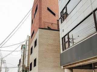 서울_ Brick House, AAPA건축사사무소 AAPA건축사사무소 Casas modernas: Ideas, diseños y decoración