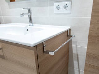 Reforma de cuartos de baño en calle Amigó de Barcelona, Grupo Inventia Grupo Inventia Modern bathroom Wood-Plastic Composite