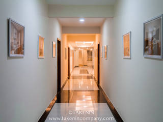 Royal Leaf Apartments for Urban Atelier, TakenIn TakenIn Modern corridor, hallway & stairs