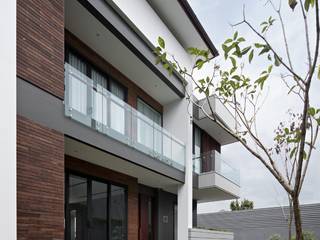 Gio House Setraduta, CV Berkat Estetika CV Berkat Estetika Nhà cho nhiều gia đình Bê tông cốt thép Brown