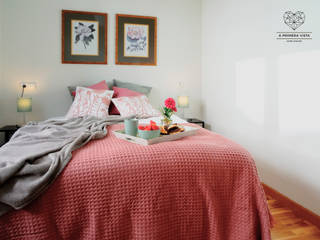 Home Staging: De Piso vacío a verdadero hogar, A Primera Vista A Primera Vista Camera da letto eclettica