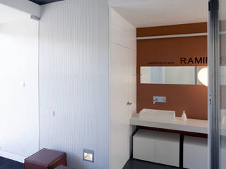 OFICINA CONSTRUCTORA, LLOBET interiors LLOBET interiors Estudios y despachos de estilo minimalista