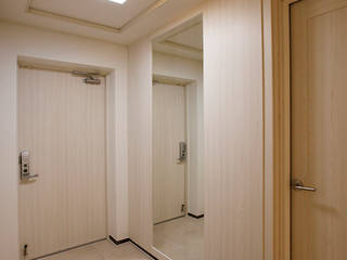 광장동 신동아 파밀리에 32py, Design Daroom 디자인다룸 Design Daroom 디자인다룸 Modern Corridor, Hallway and Staircase