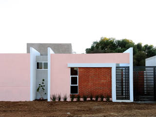 CASA VÍAS , RIALD arquitectos RIALD arquitectos Small houses Bricks