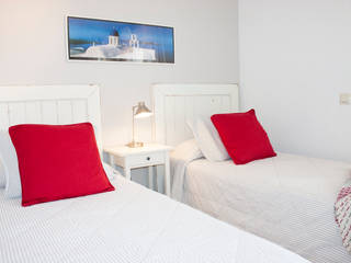 Home Staging · Apartamento Tarifa, Renoba · Reformas e Interiorismo Renoba · Reformas e Interiorismo Scandinavian style bedroom