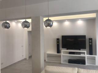 Ristrutturazione appartamentoTotal White, Omnia Multiservizi - Roma Invest Omnia Multiservizi - Roma Invest Modern Living Room