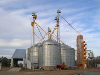 SILO PLANT, GR Arquitectura GR Arquitectura Bedrijfsruimten IJzer / Staal