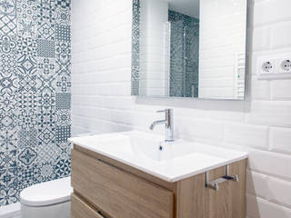 Reforma de cuarto de baño en Viladecans, Grupo Inventia Grupo Inventia Modern bathroom Tiles