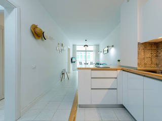 Reforma de vivienda vacacional, Sorimba Beach, SMLXL-design SMLXL-design Minimalist kitchen