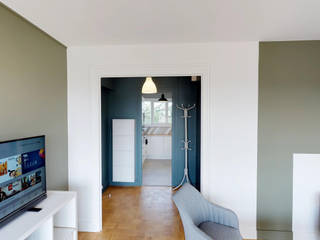 CHIC PARTAGÉ, MIINT - design d'espace & décoration MIINT - design d'espace & décoration Hành lang, sảnh & cầu thang phong cách hiện đại Blue