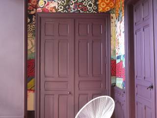 COLORÉ & DÉCALÉ, MIINT - design d'espace & décoration MIINT - design d'espace & décoration Eclectic style corridor, hallway & stairs Purple/Violet