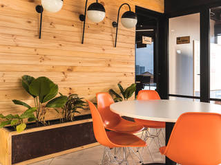 OFICINAS SM DIGITAL, Mocca Mobiliario Mocca Mobiliario Walls Solid Wood Multicolored