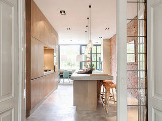 Herenhuis verbouwing & inrichting, StrandNL architectuur en interieur StrandNL architectuur en interieur Built-in kitchens