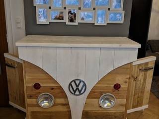 VW Combi pallets Bar, Les Ateliers du PoM Les Ateliers du PoM Espacios comerciales