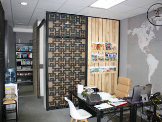 Travel agency, Wood Lovers - Custom Designed Living Wood Lovers - Custom Designed Living Espacios comerciales Madera maciza Multicolor