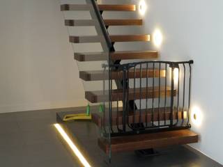 Oświetlenie LED schodów z czujnikami ruchu w inteligentnym domu, Apacheta Smart Systems Apacheta Smart Systems Stairs