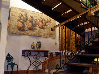 Airbnb Casa Ludee, ebanisART Espacio y Concepto ebanisART Espacio y Concepto Colonial style corridor, hallway& stairs