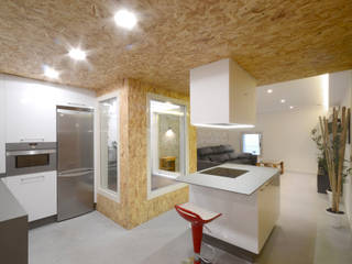 Iluminando un piso en semisótano, LIQE arquitectura LIQE arquitectura Small kitchens