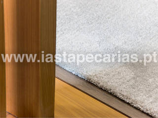 Casa Particular, Valongo, IAS Tapeçarias IAS Tapeçarias Pasillos, vestíbulos y escaleras modernos Textil Ámbar/Dorado