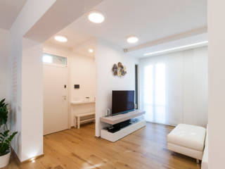 casa MP_Una dimora elegante e raffinata, luminosa ed accogliente., msplus architettura msplus architettura Moderne Wohnzimmer Keramik Weiß
