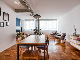 INÁ Apartamento do Omar, INÁ Arquitetura INÁ Arquitetura Sala da pranzo minimalista Legno Effetto legno