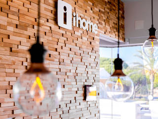 Showroom, iHome Lda iHome Lda مكتب عمل أو دراسة خشب Wood effect