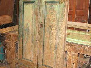 Portoncino antico rustico, Portantica; porte e portoni vecchi Portantica; porte e portoni vecchi Các phòng khác Gỗ Wood effect