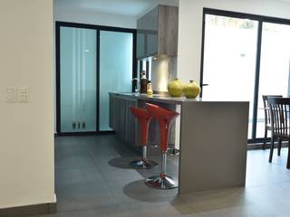 Cocinas Construrban, AREMI COCINAS AREMI COCINAS Built-in kitchens Quartz