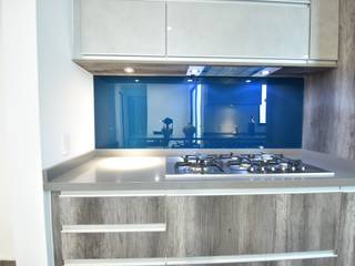 Cocinas Construrban, AREMI COCINAS AREMI COCINAS Built-in kitchens Chipboard