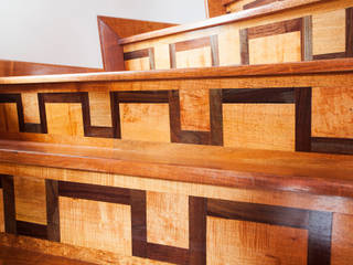 Reciclado de escalera con maderas, CARPINTERIA MASINO CARPINTERIA MASINO درج خشب متين Multicolored